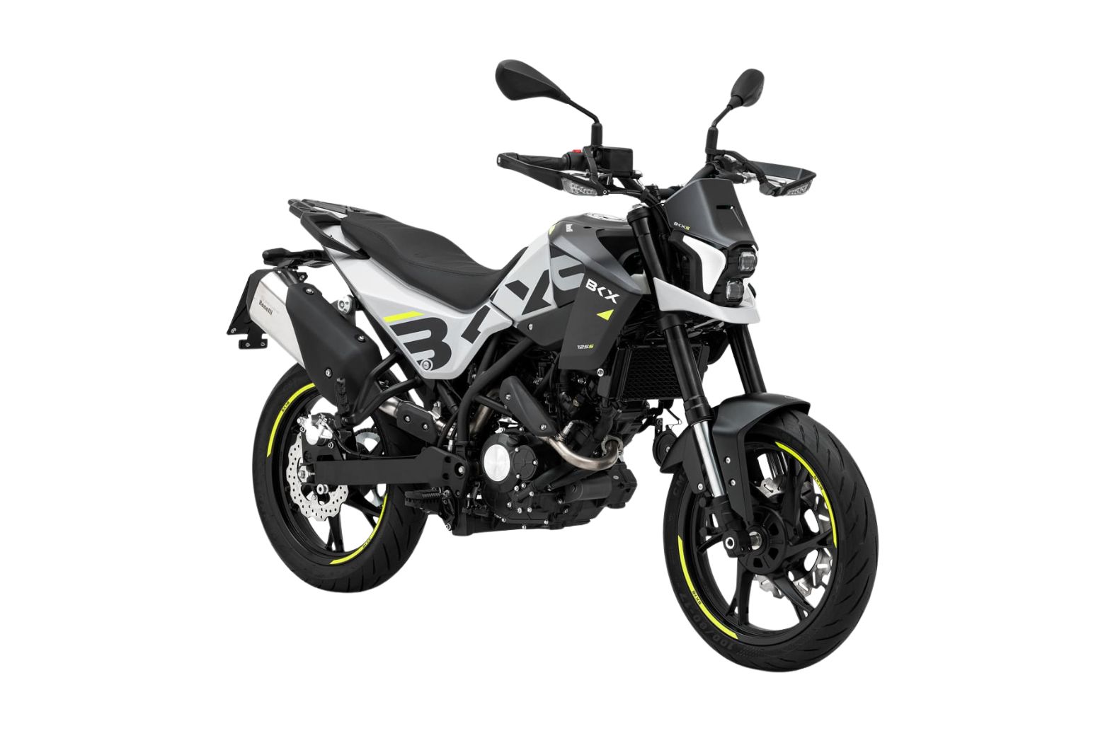 Benelli BKX 125 S Grey/Carbon Black Musta-valkoinen moottoripyörä, etu- ja takarenkaat näkyvät, mustat peilit ja ajovalot taustaa vasten.